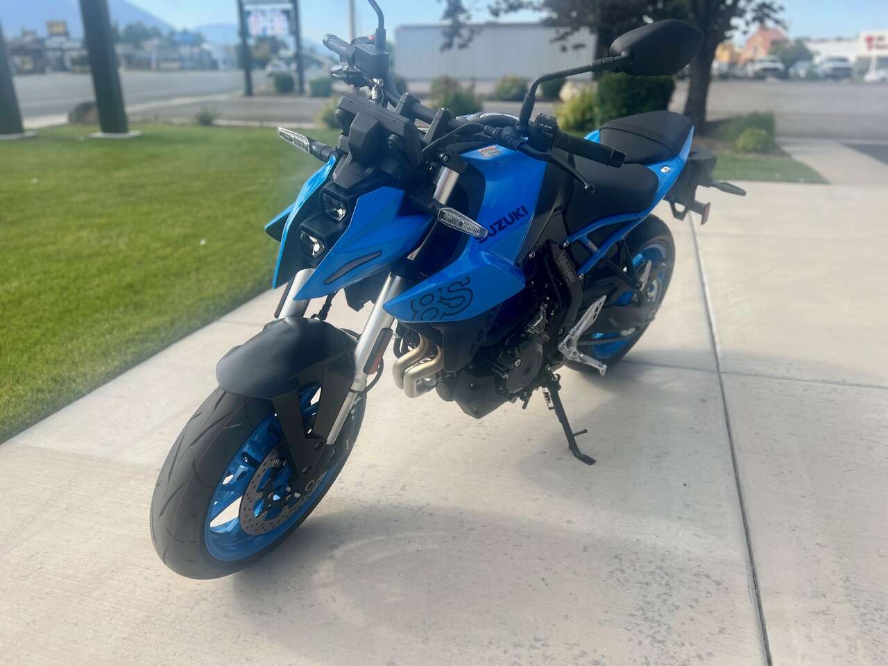 2023 SUZUKI GSX-8S