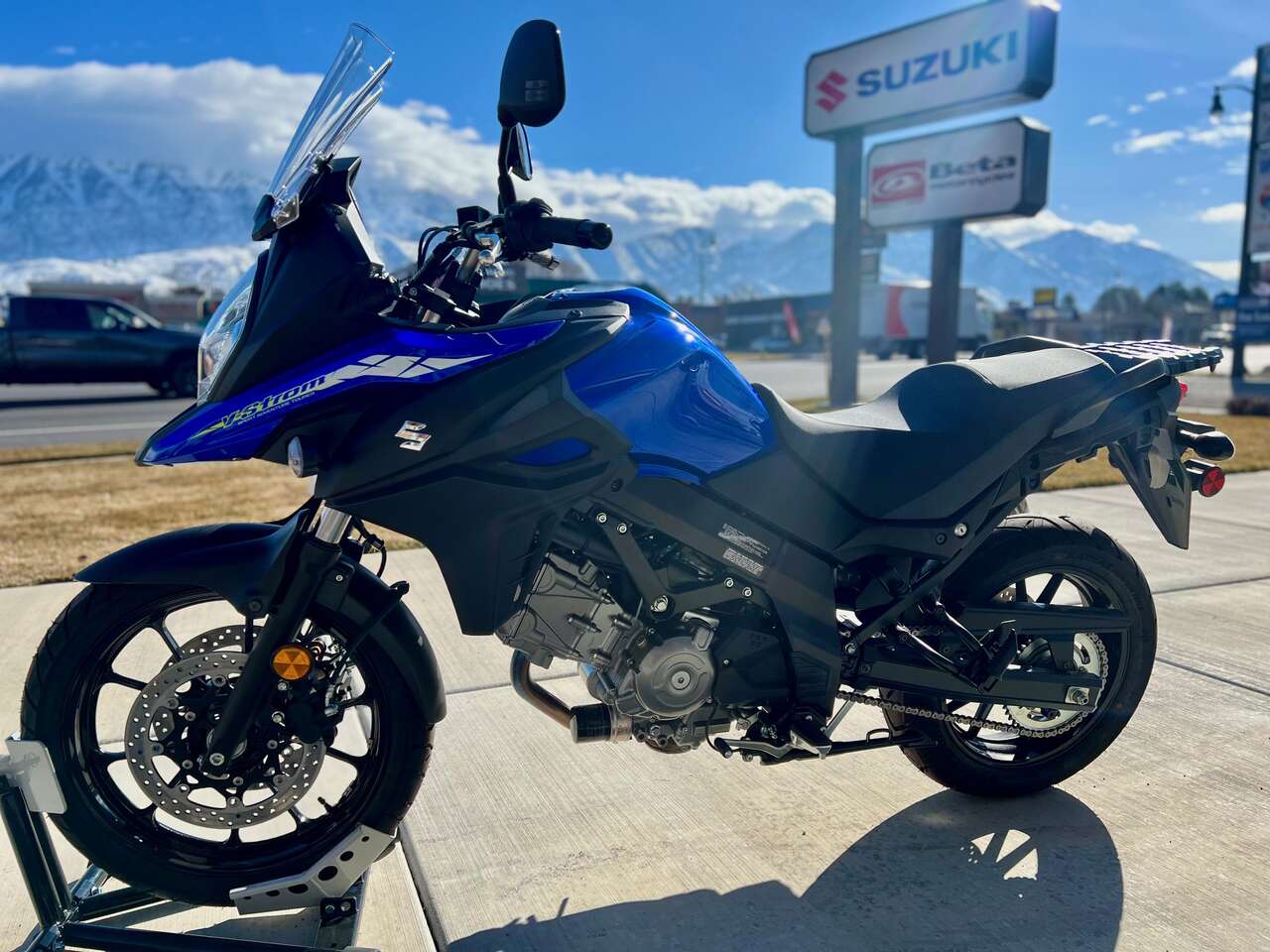 2023 V Strom 650 Blue
