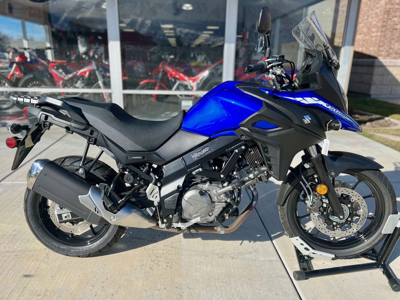 2023 V Strom 650 Blue