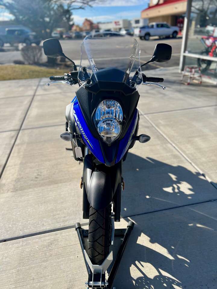 2023 V Strom 650 Blue