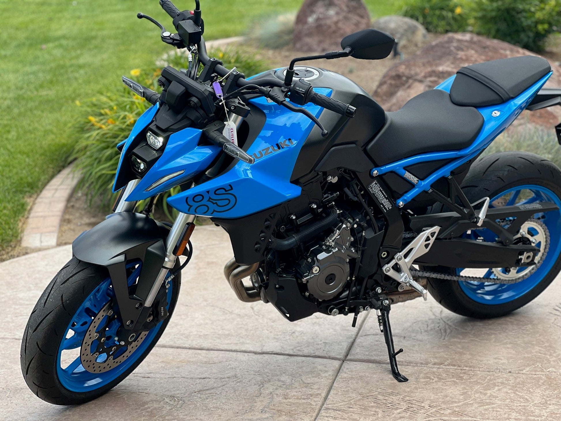 2023 SUZUKI GSX-8S