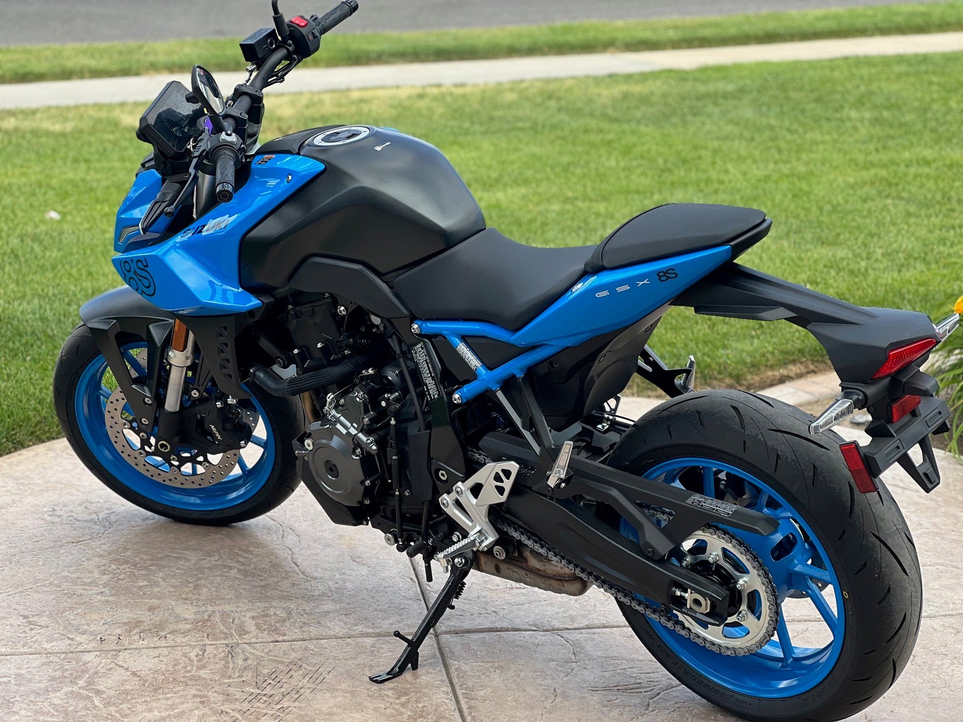 2023 SUZUKI GSX-8S