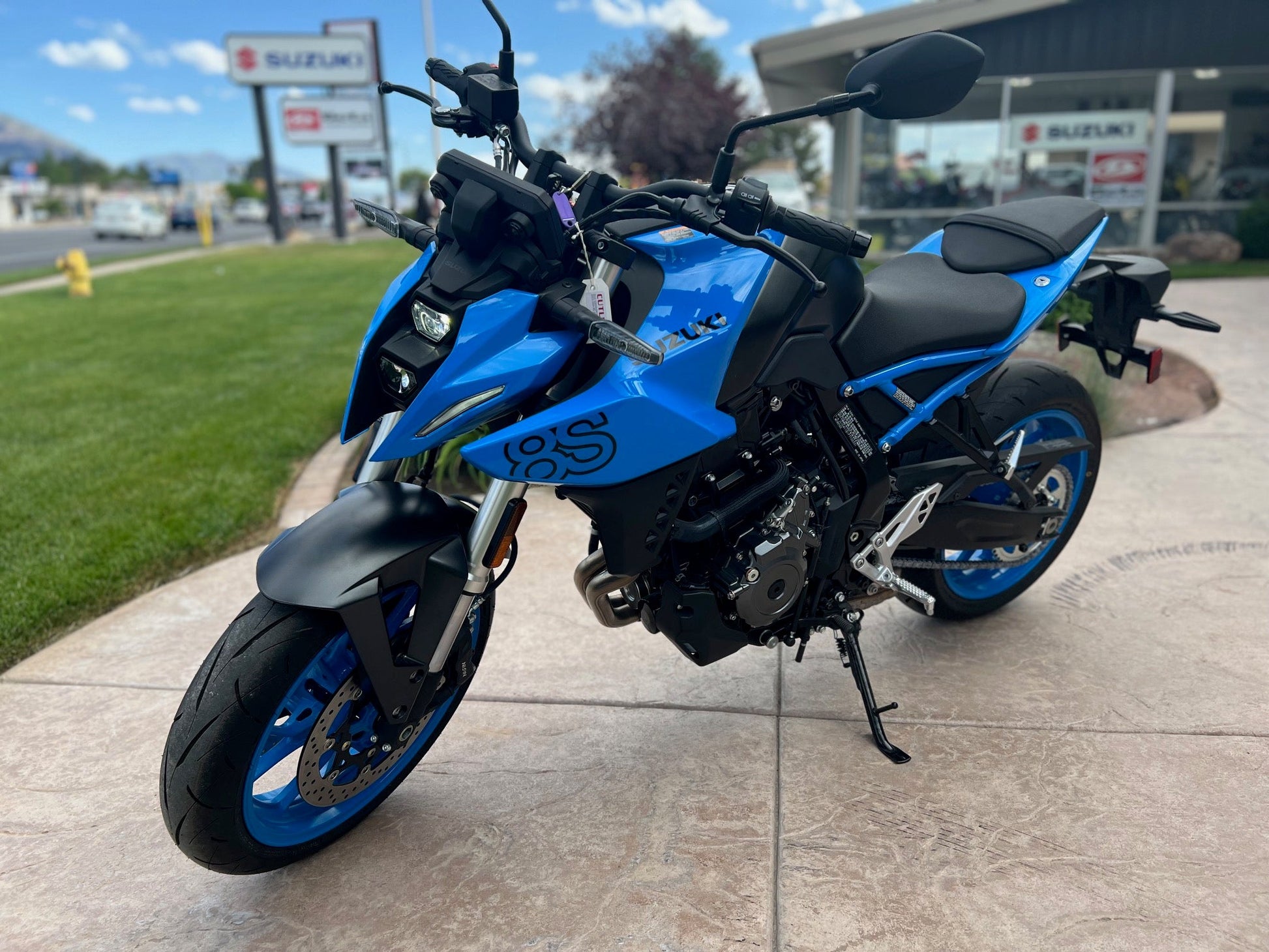 2023 SUZUKI GSX-8S