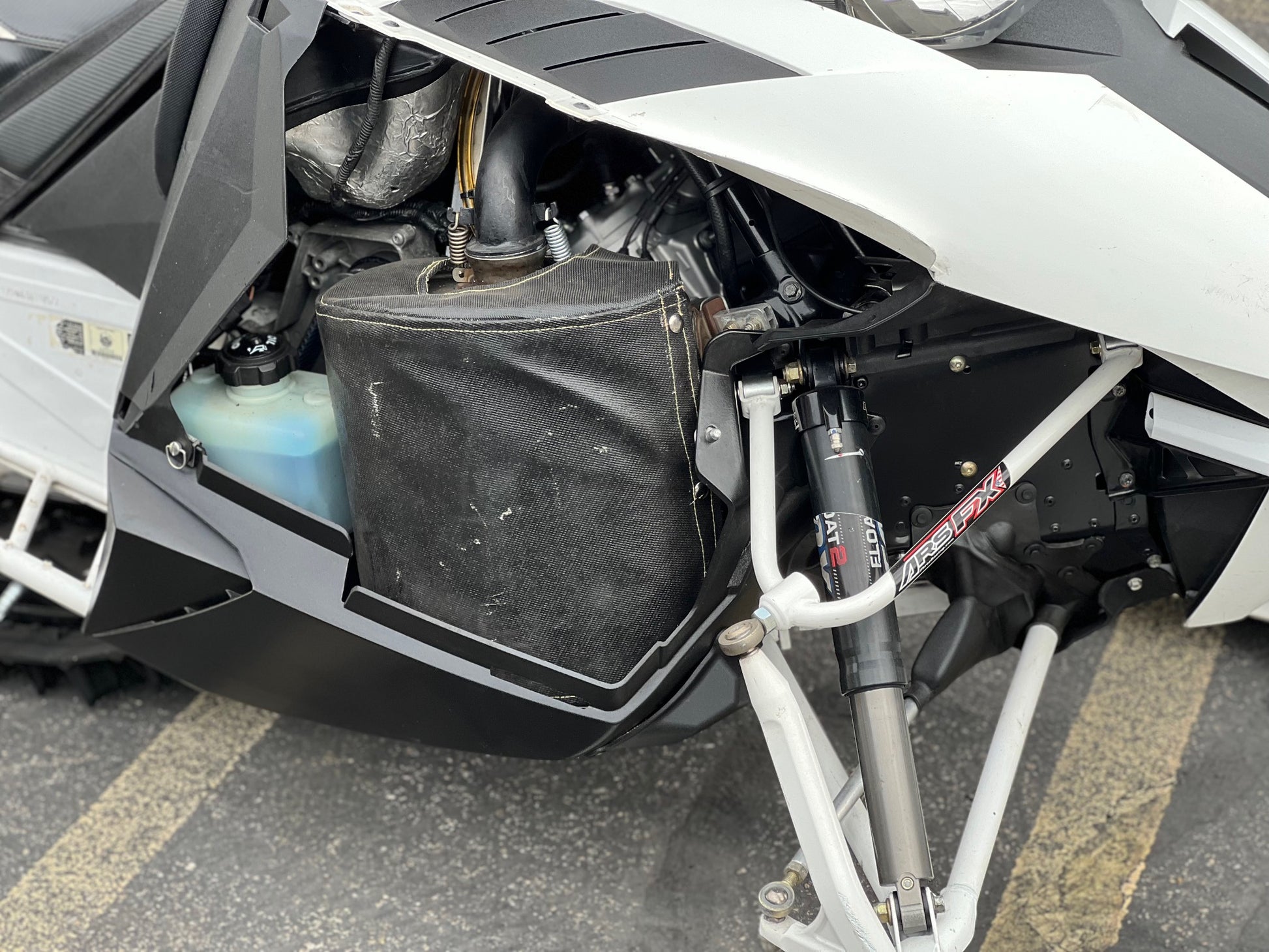 S2013 M 800 SNO PRO 162" LTD 2 W/0 ES WHITE