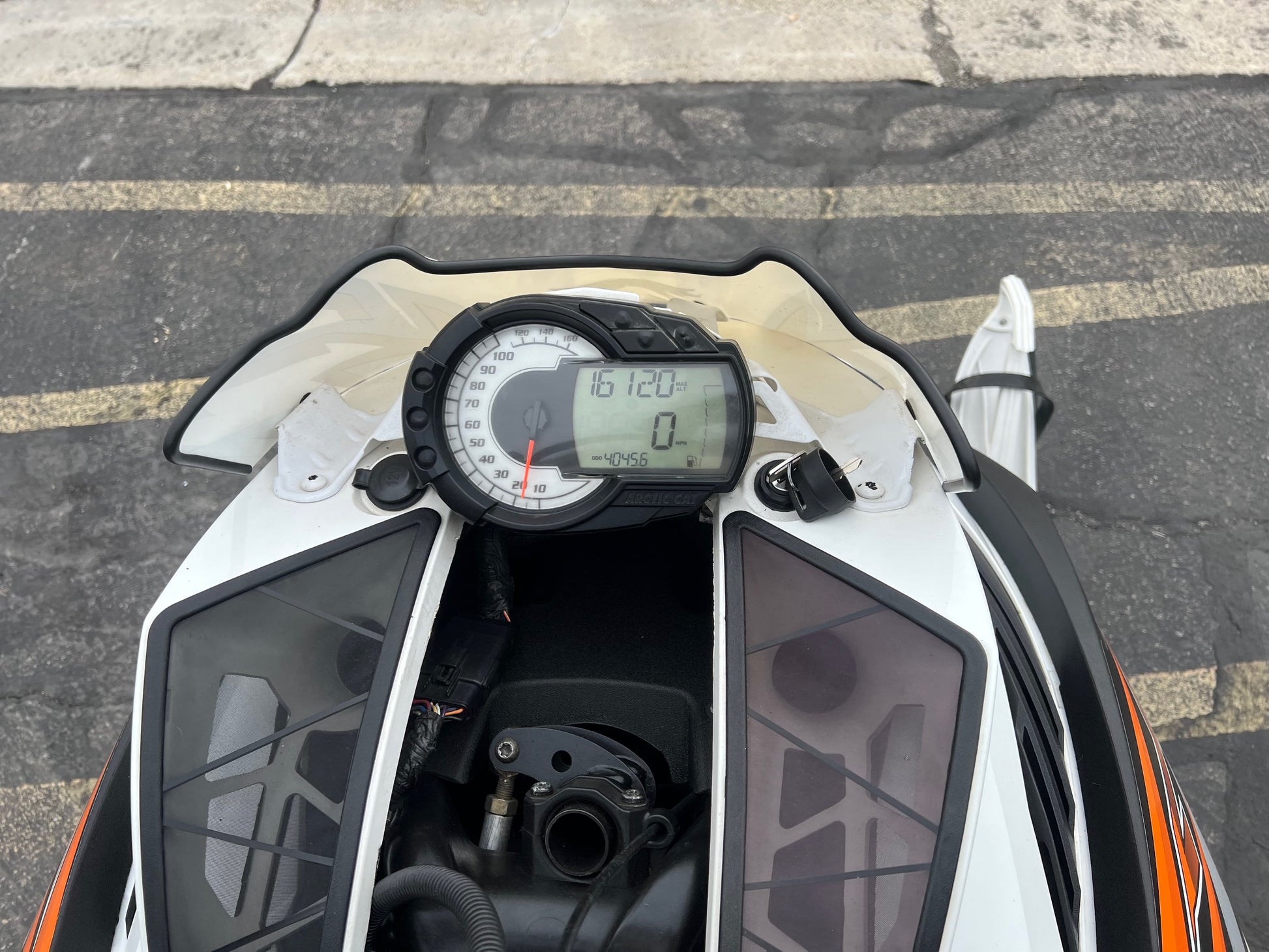 S2013 M 800 SNO PRO 162" LTD 2 W/0 ES WHITE