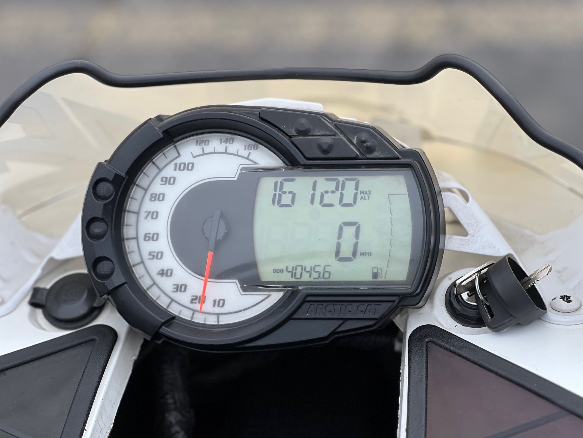 S2013 M 800 SNO PRO 162" LTD 2 W/0 ES WHITE