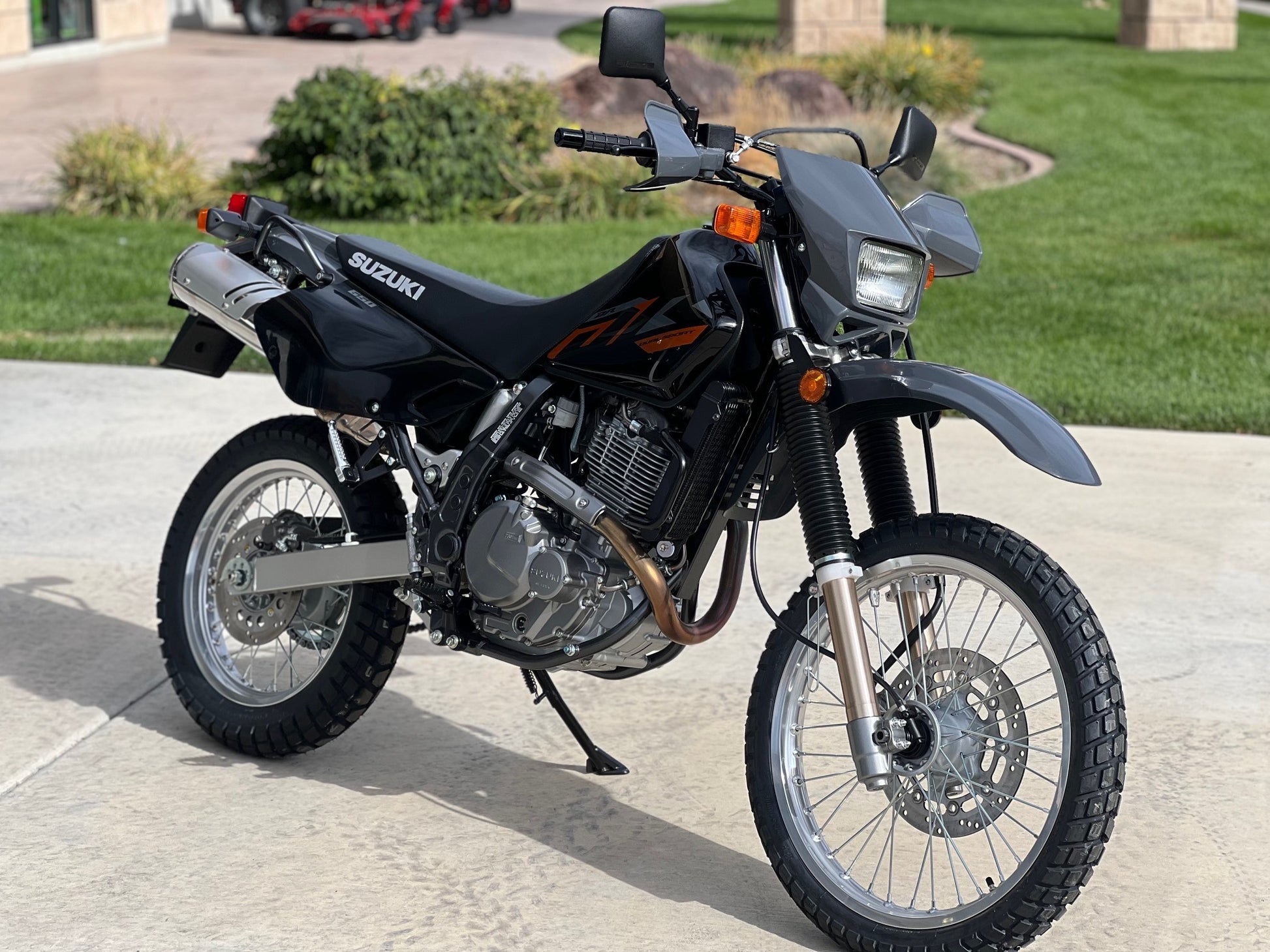 2026 DR650S Dual Sport  Black
